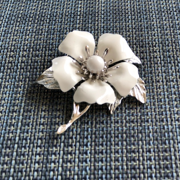Sarah Coventry Jewelry - Sarah Coventry Brooch Sarah Coventry Jewelry - Sarah Coventry Brooch